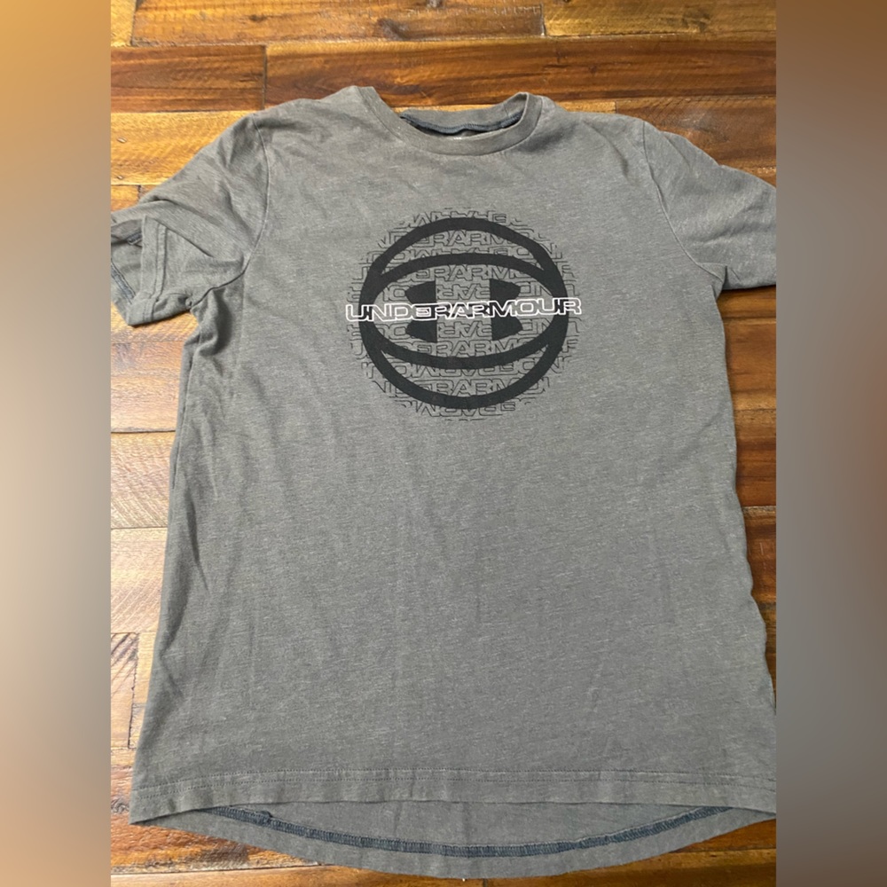 Boys under armour tee